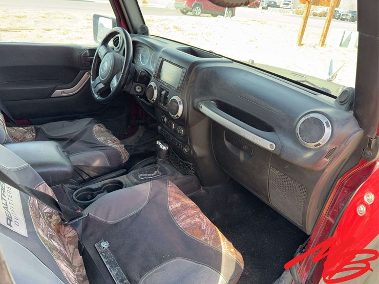 2012-jeep-wrangler-image-39