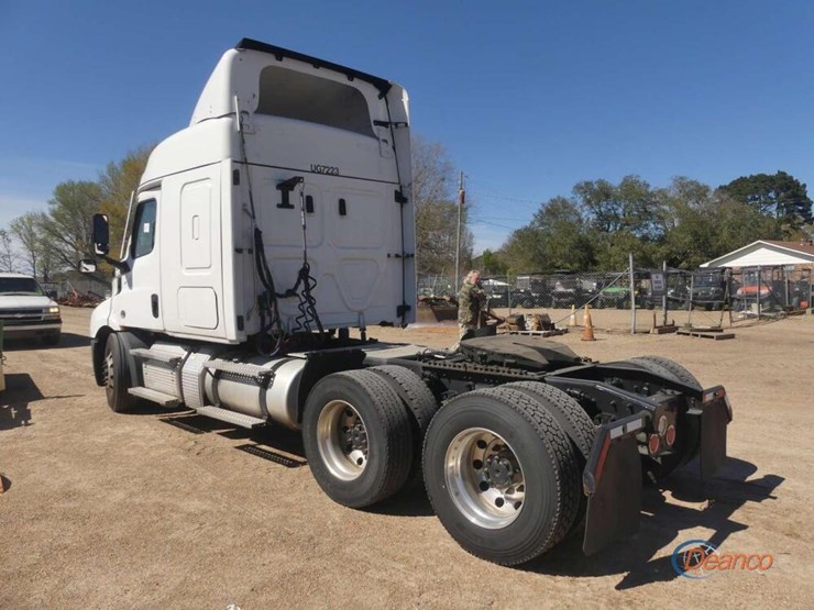 2023-freightliner-cascadia-116-image-3