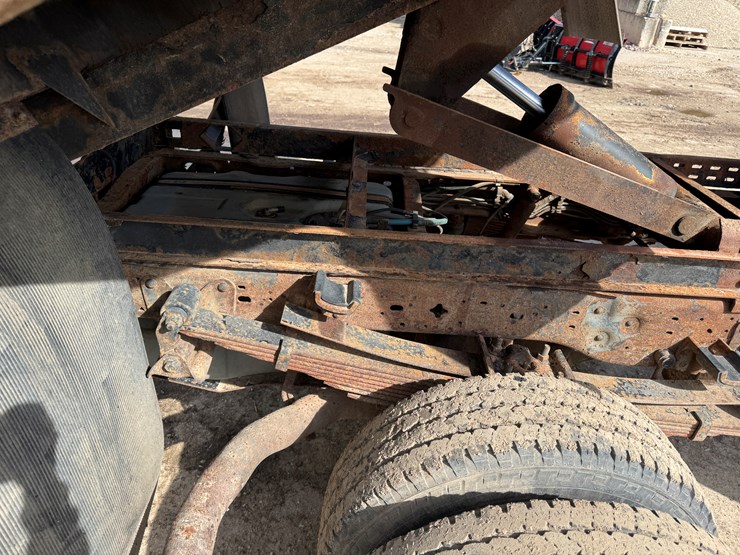 2005-ford-f350-xl-image-16