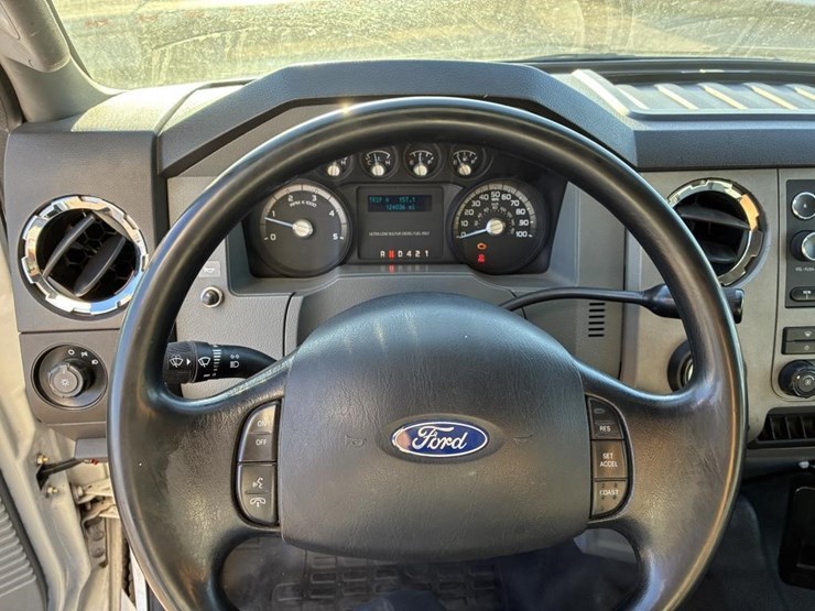 2013-ford-f650-xlt-image-19