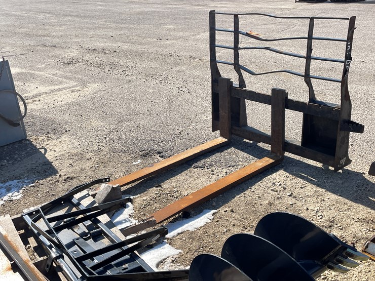 #2348-•-dirt-dog-skid-steer-pallet-forks-image-3