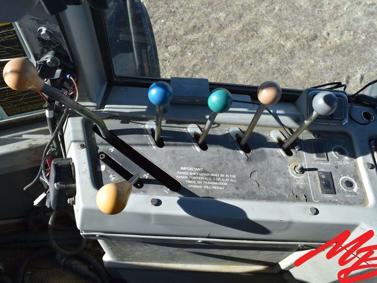 1991-versatile-846-image-39