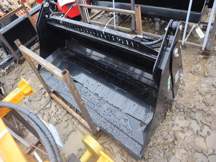 future-skid-steer-4-in-1-bucket-image-1