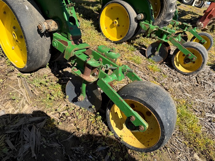 john-deere-7300-image-29