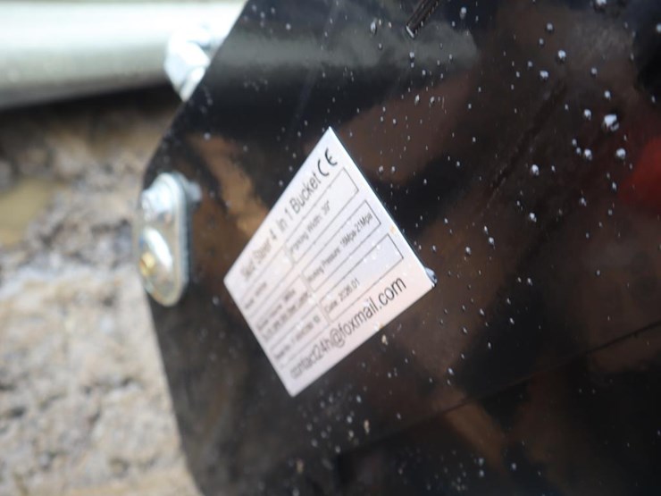 future-mini-skid-steer-4-in-1-bucket-image-5