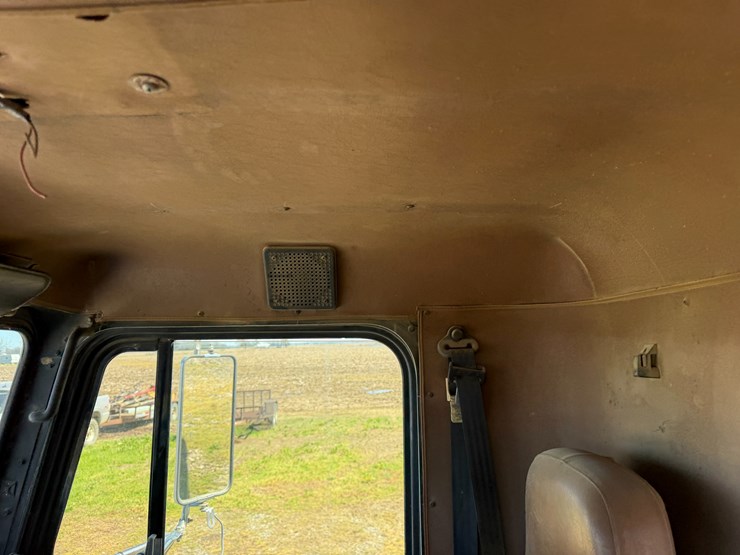 #42453-•-1996-freightliner-daycab-truck-tractor-vin:-1fupdcxb8th744360-image-64