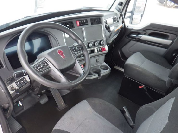 2024-kenworth-t680-image-15