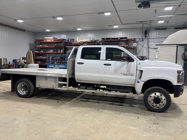 #2331-•-2022-chevrolet-5500-hd-flatbed-truck-image-5