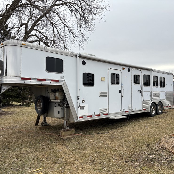 #1075 • 2005 Featherlite (4) Horse Slant Load Trailer with Living Quarters (Nelson, WI) (Has WI Title)