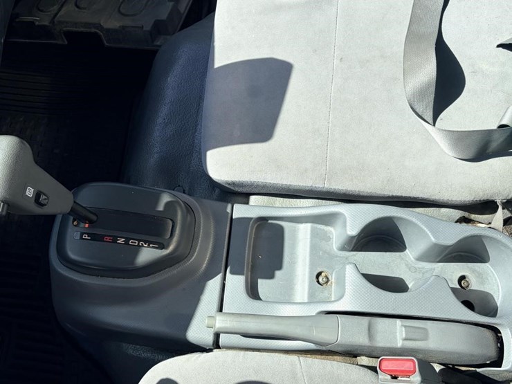 2017-isuzu-nrr-image-18