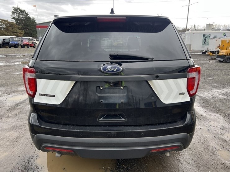 2016-ford-explorer-image-5