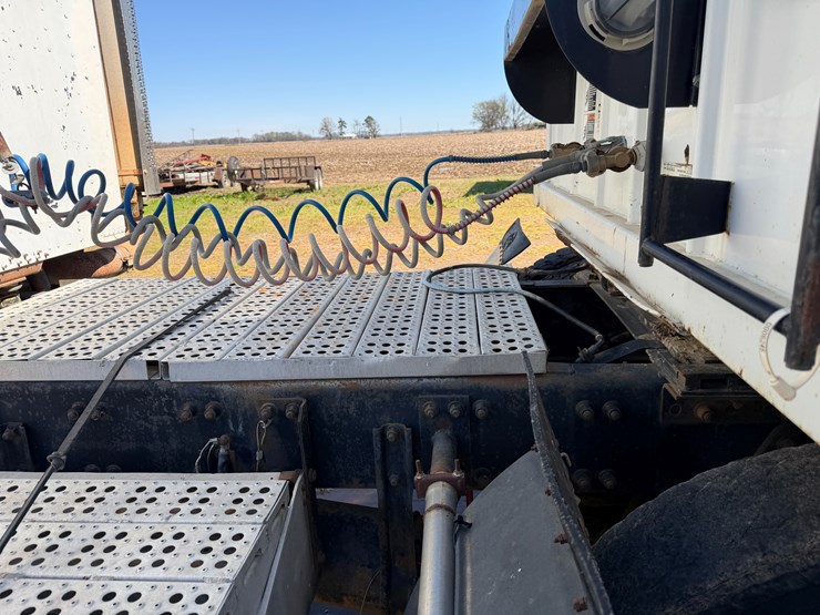 #42453-•-1996-freightliner-daycab-truck-tractor-vin:-1fupdcxb8th744360-image-22