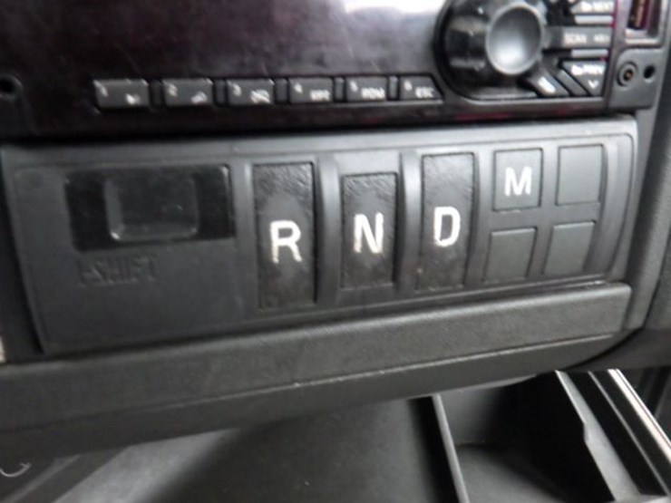 2018-volvo-vnl300-image-20