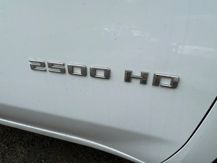 2020-chevrolet-2500hd-image-10
