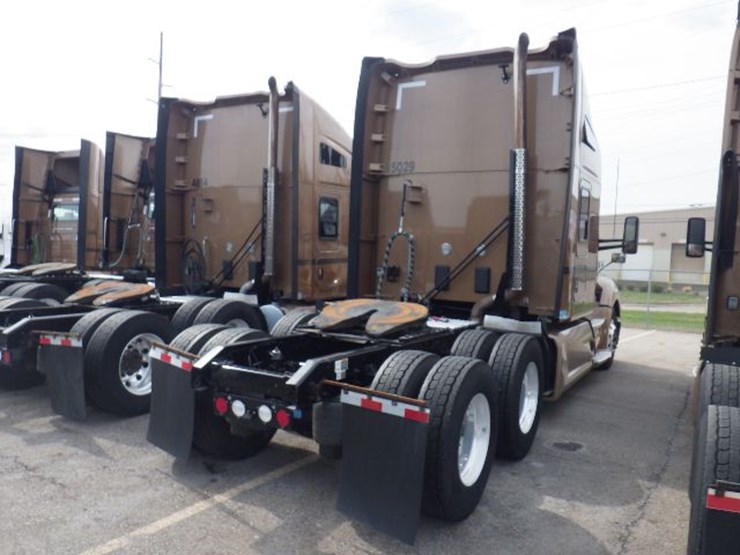 2022-kenworth-t680-image-11