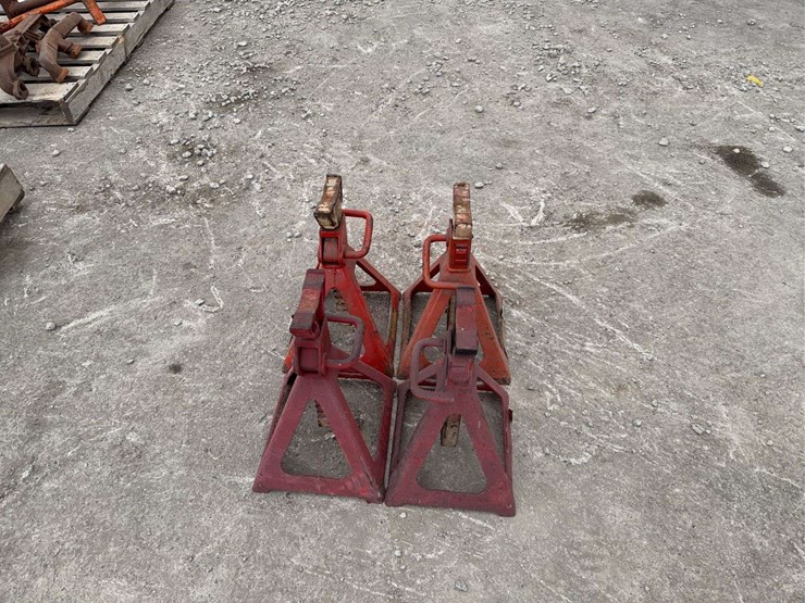 group-of-four-adjustable-red-jack-stands-image-1