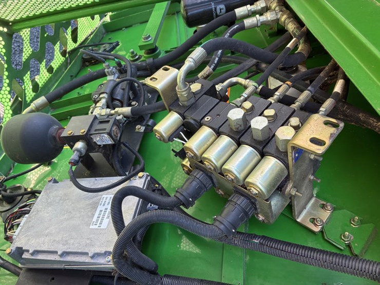 2005-john-deere-9660-sts-image-30