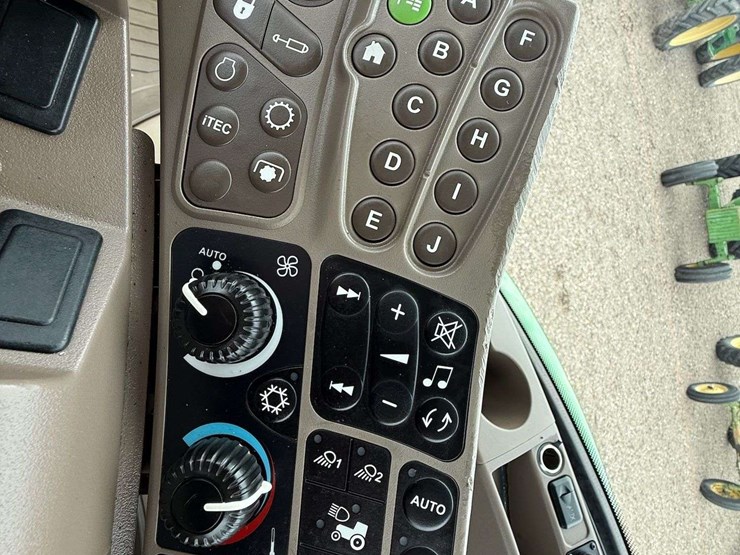 2013-john-deere-8285r-image-27