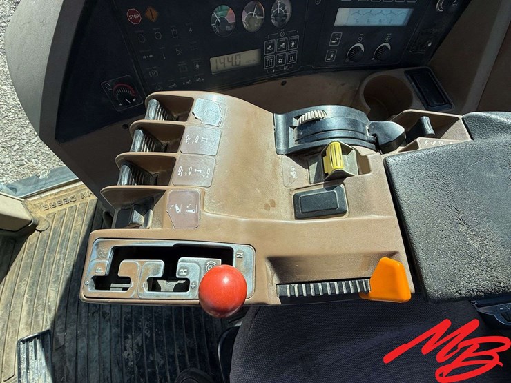 1995-john-deere-8200-image-18