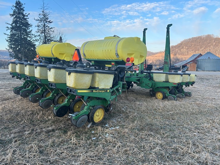 john-deere-12-image-4