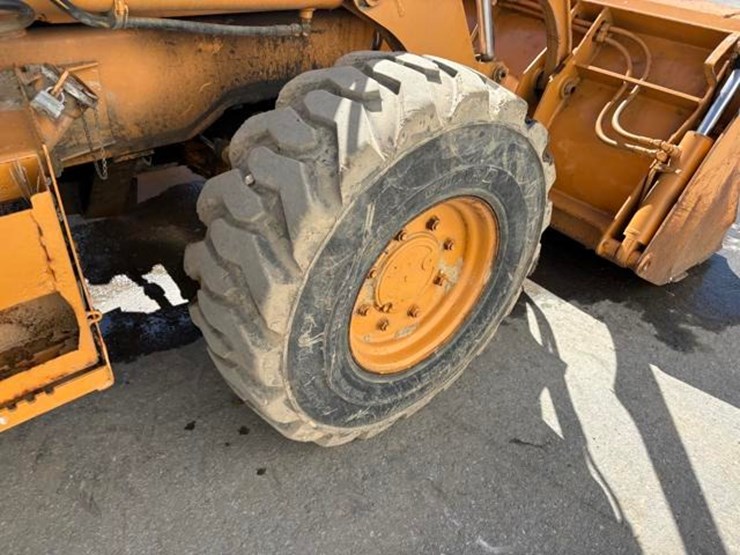 2002-case-590sl-image-16