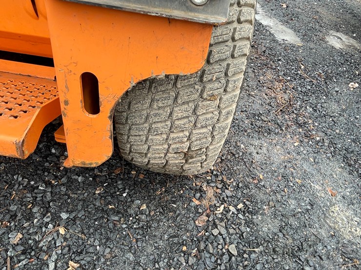 #1015-•-scag-v-ride-lawn-mower-(fall-creek,-wi)-image-31