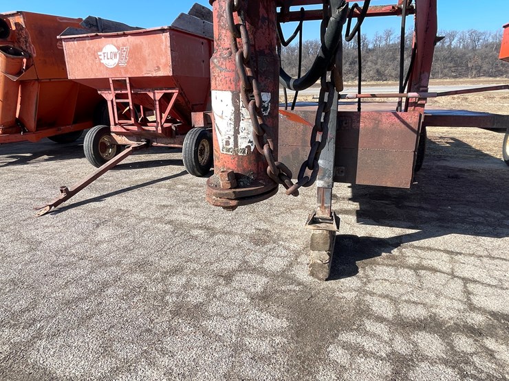 #1091-•-heavy-gooseneck-flatbed-trailer-with-hoist-(no-title)-image-16