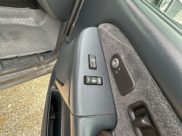 2002-gmc-2500-image-35