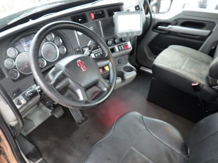 2022-kenworth-t680-image-17