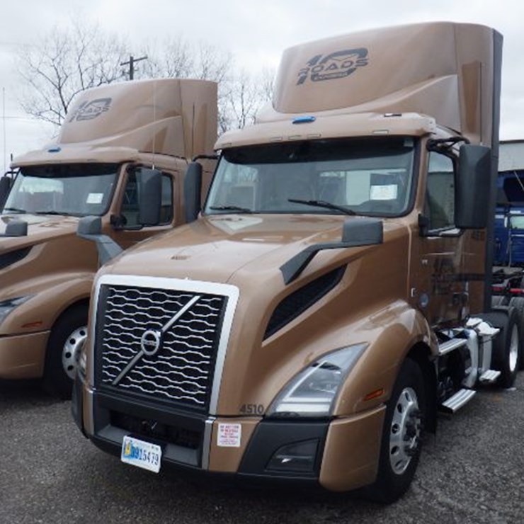 2022 VOLVO VNL300