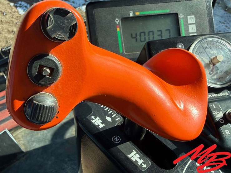 hesston-8450-image-26