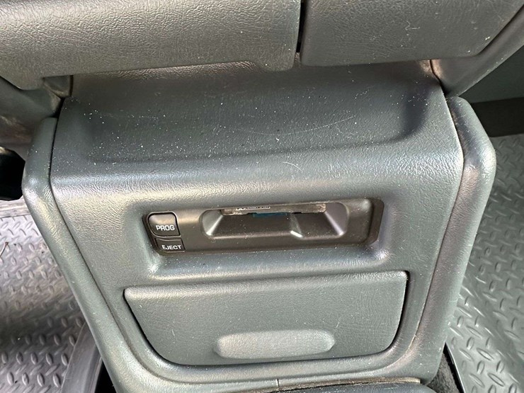 2002-gmc-2500-image-23