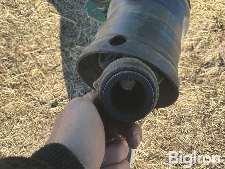 2023-john-deere-560m-image-12