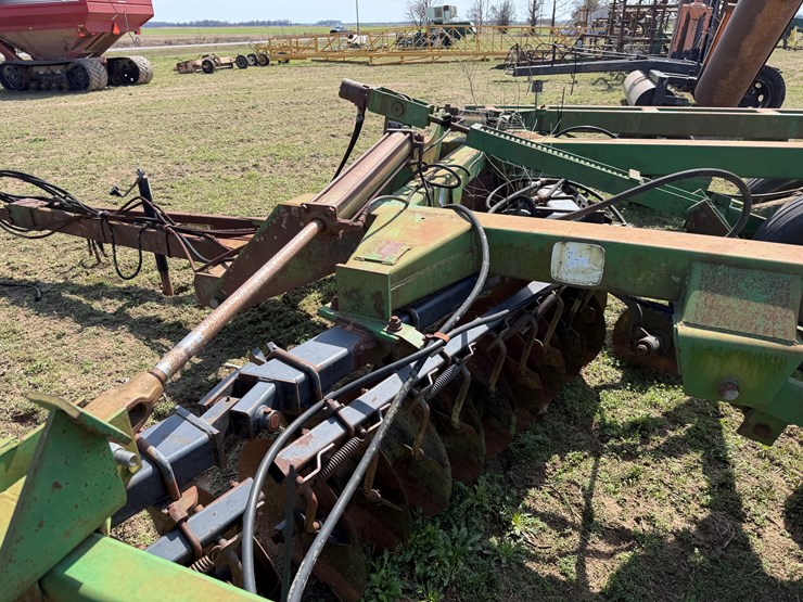 john-deere-630-image-11