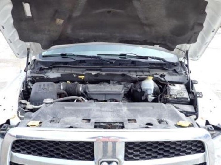 2013-ram-1500-slt-image-31