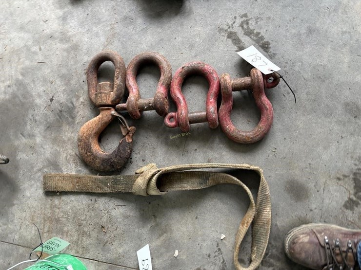 (3)-large-cleeveses-&-hook-image-1