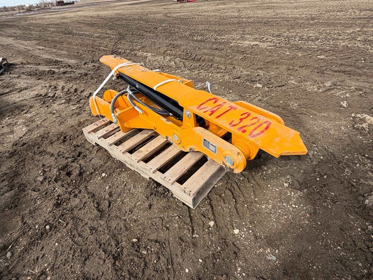 caterpillar-320-image-4