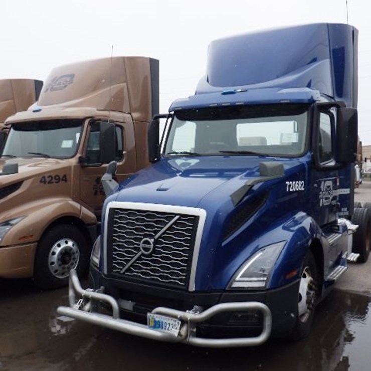 2020 VOLVO VNL300