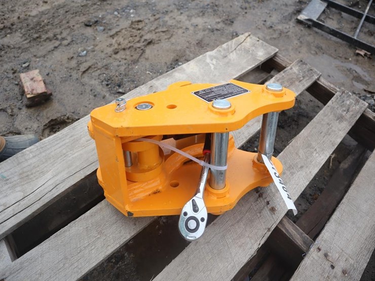 future-excavator-quick-hitch-image-3