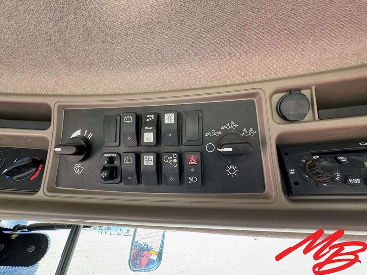 2014-case-ih-400-image-24