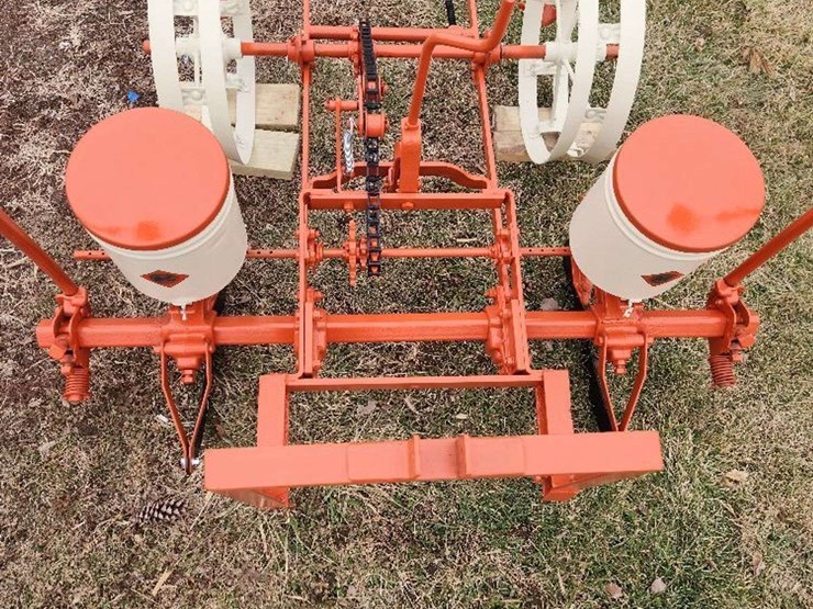 allis-chalmers-two-row-planter-image-5