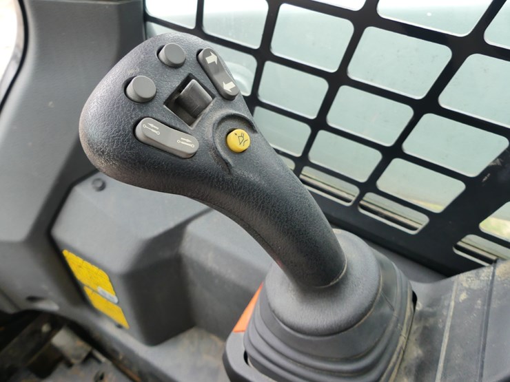 2023-bobcat-t64-image-14