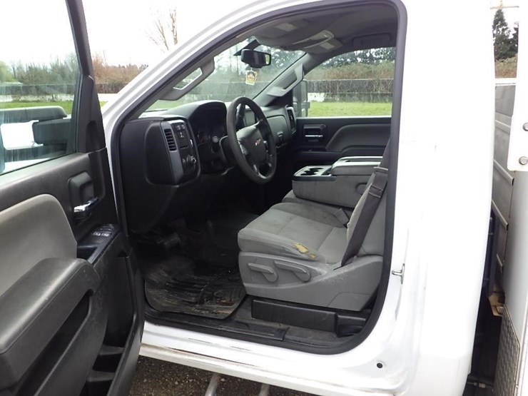 2017-chevrolet-2500-image-18