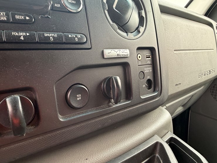 #1020-•-2014-ford-econoline-service-van-(eau-claire,-wi)-(has-wi-title)-image-41