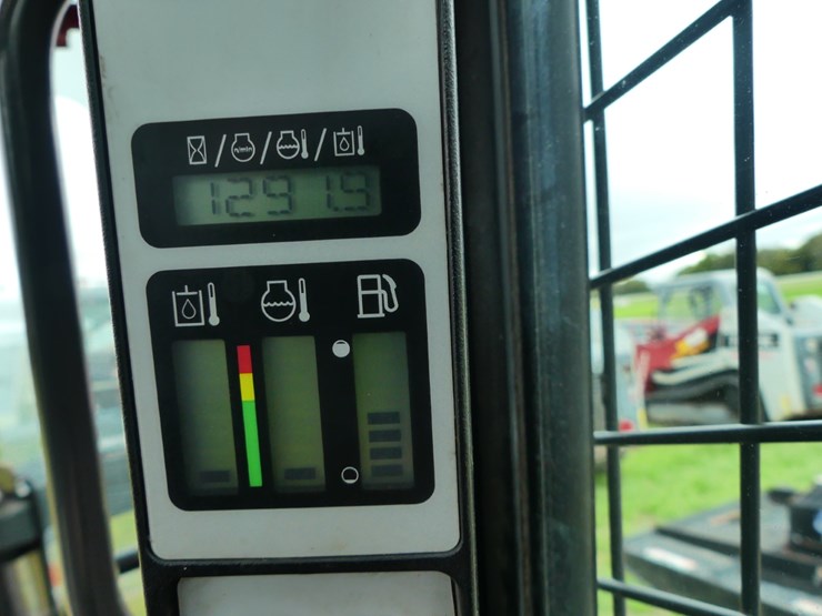 new-holland-c232-image-18