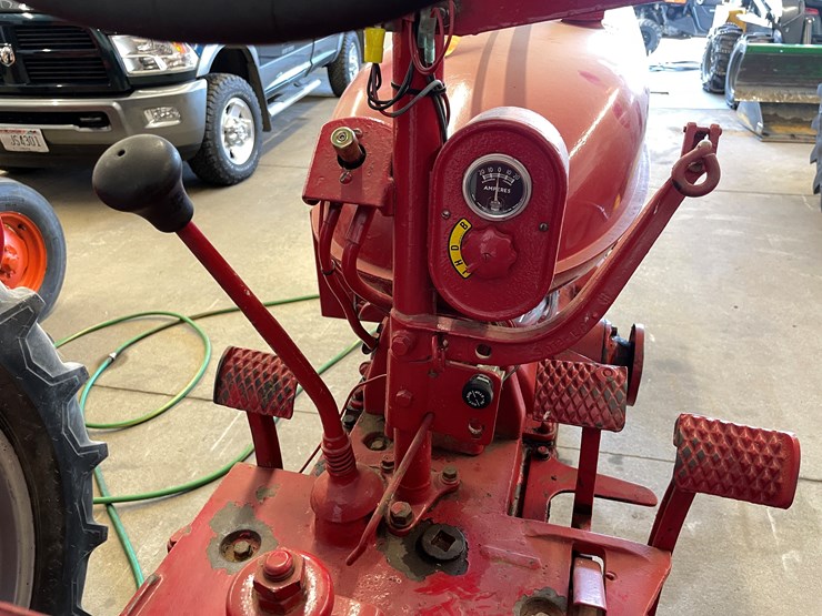 #1024-•-mccormick-farmall-h-tractor-(galesville,-wi)-image-17