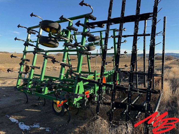 john-deere-32-image-5