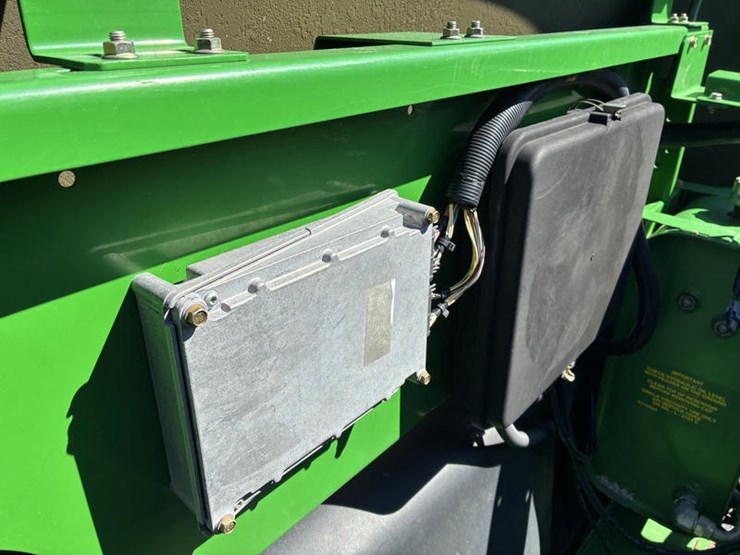 2005-john-deere-9660-sts-image-77