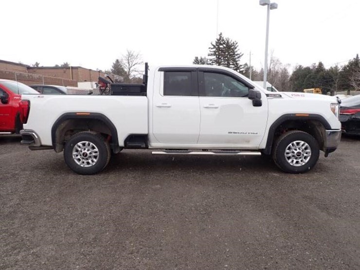 2022-gmc-2500hd-image-3