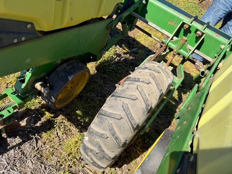 john-deere-7300-image-19